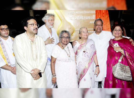 Hariharan, Poonam Sinha, Mayor Vishwanath Mahadeshwar, came for unveiling of Sangeet Mahamahopadhyay Pandit Maniram Ji Marg at Versova.
