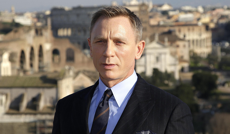 Fans request to push the release date of James Bond movie